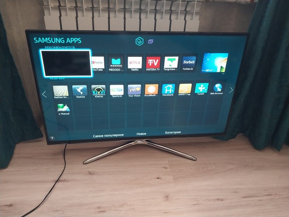 Большой смарт телевизор Samsung 122см.