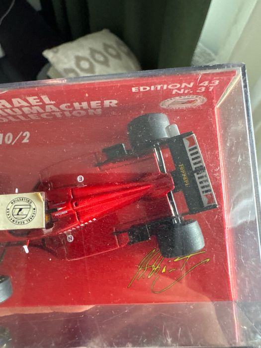 Macheta Ferrari F310/2 Michael Schumacher 1996 Minichamps 1:43 - cu semnătura