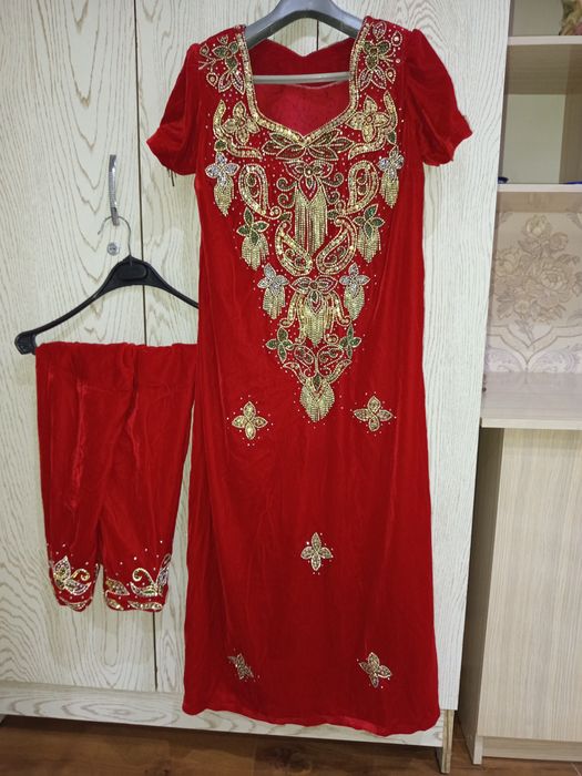 Qizil rangli koʻylak sarpoga