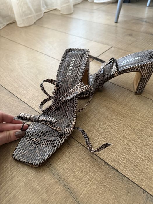 Сандали на INGILIZ