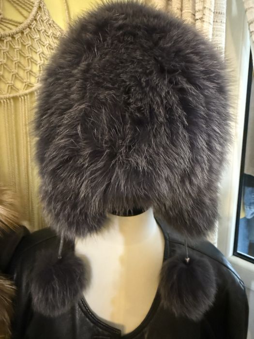 Caciula blana naturala pe tricot