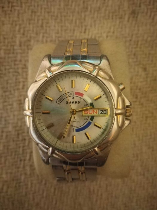 Куфар с 40 механични часовника.