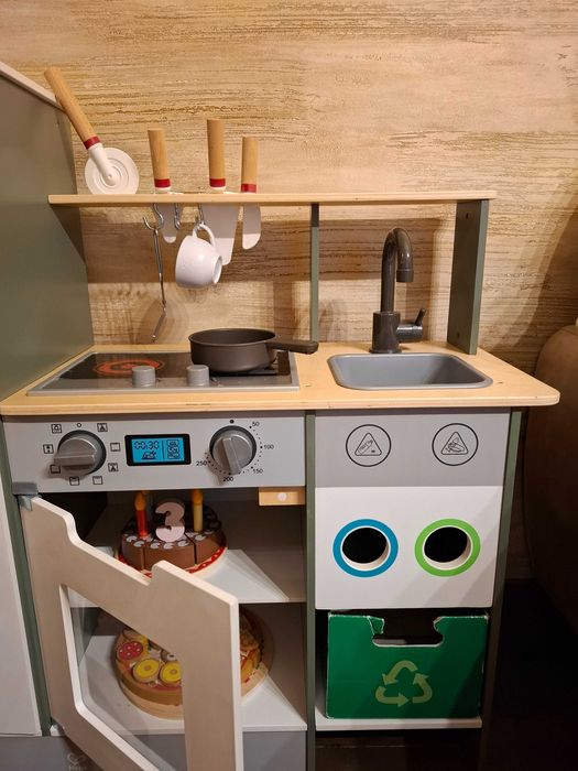 Детска дървена кухня Hape