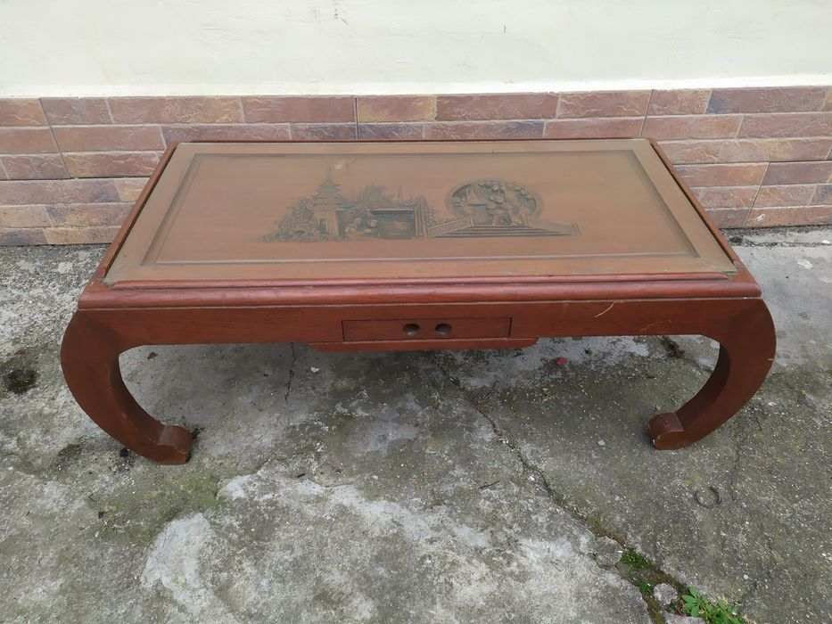 Старинна азиатска маса с дърворезба