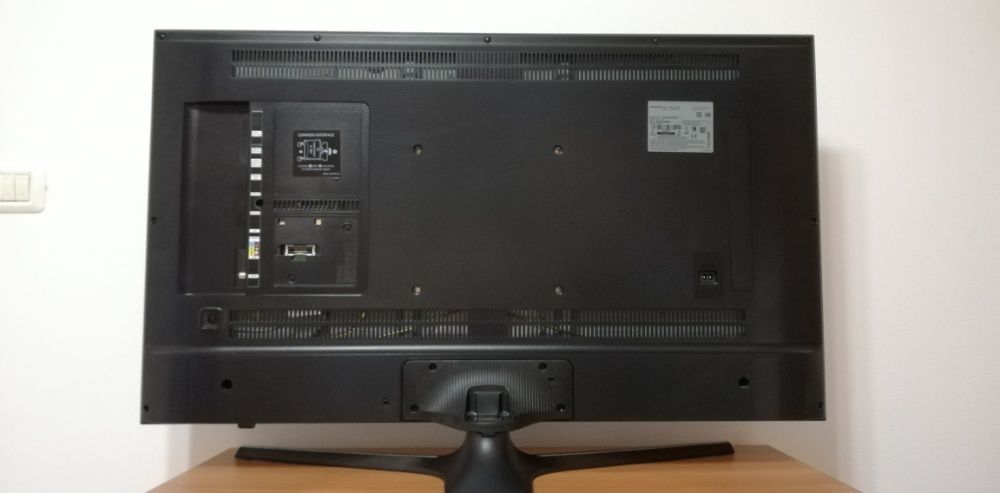 Vand TV LED Smart Samsung 108 cm 43MU6102 4K UltraHD cu DISPLAY DEFECT