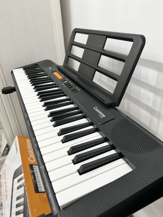 Синтезатор Casio с подставкой