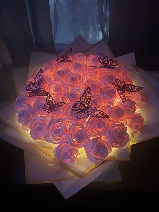 Букеты из атласных роз