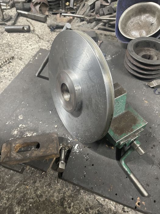 Токарь ,Фрезеровщик