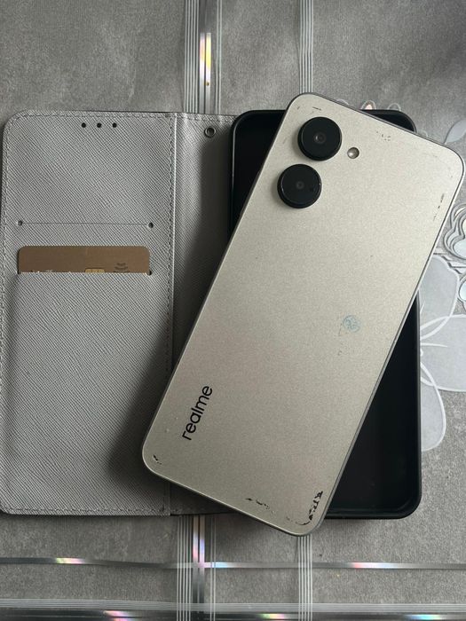 Продам телефон Realme C-33.  На 64 и  4гб.