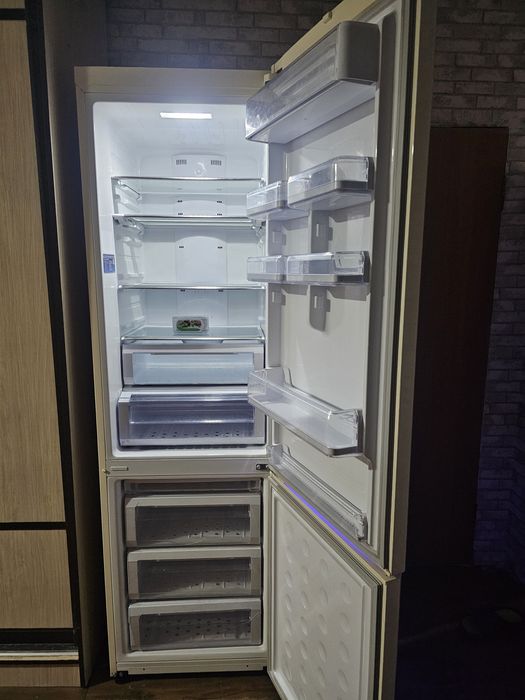 Продам холодильник Samsung NO Frost