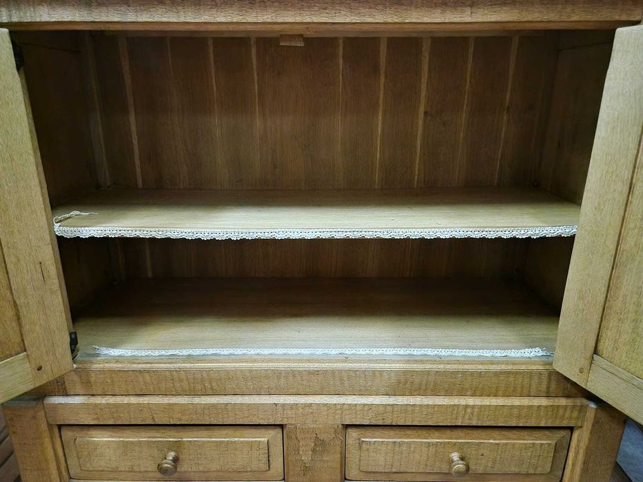 Много здрав и масивен бюфет от бял дъб и метален обков