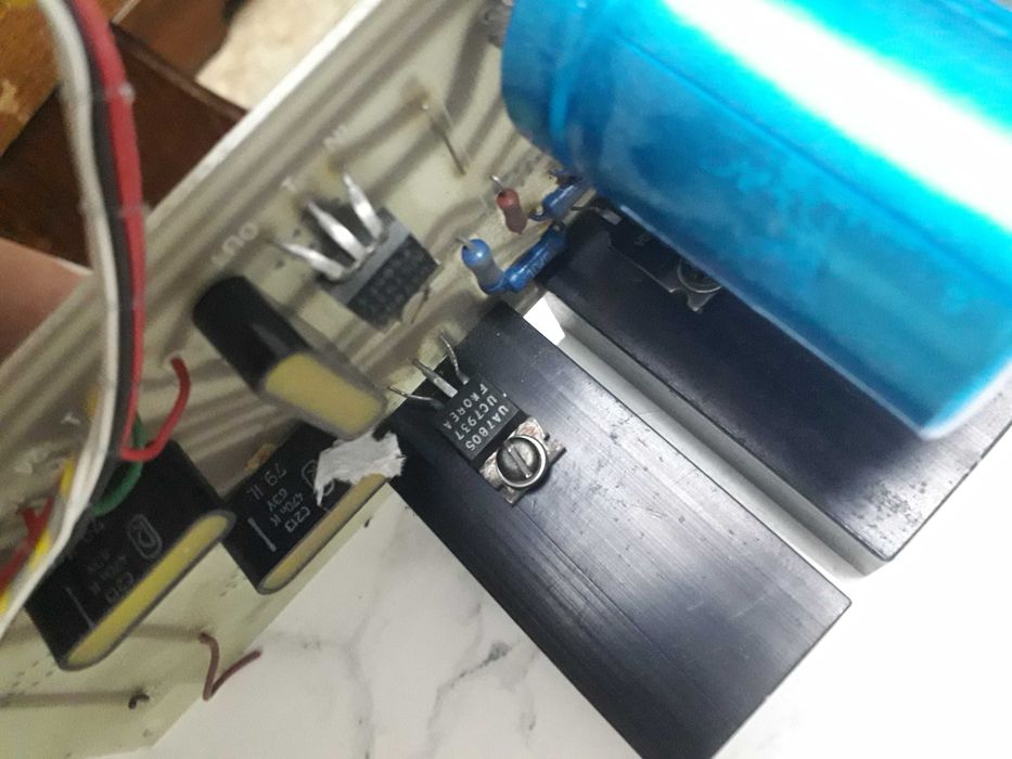 Sursa de tensiune pentru tuburi Nixie