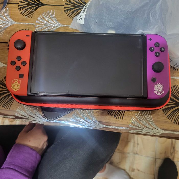 Vând consolă Nintendo Switch în stare ca nouă