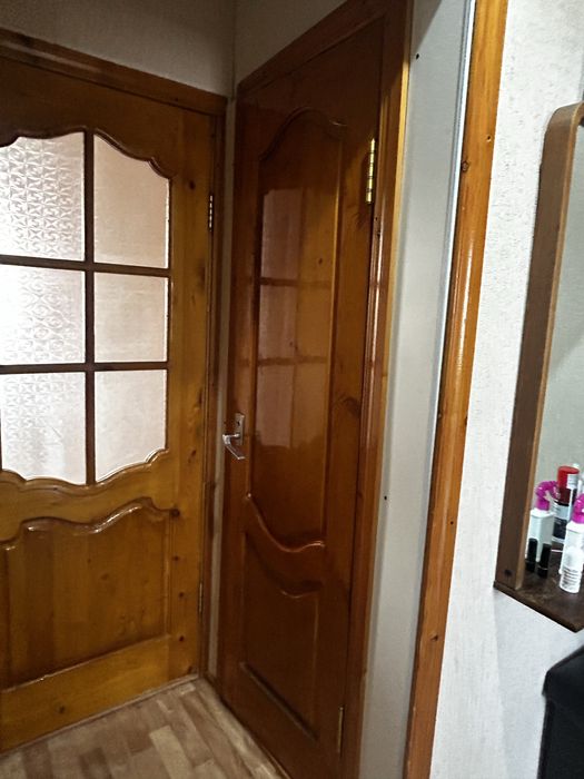 Продаеться двери деревянный