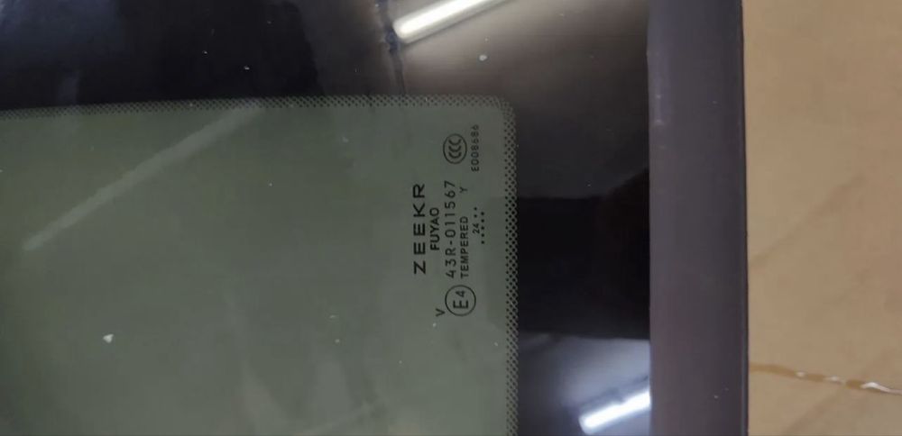 Стекло (Форточка)боковины задней правой Zeekr 9