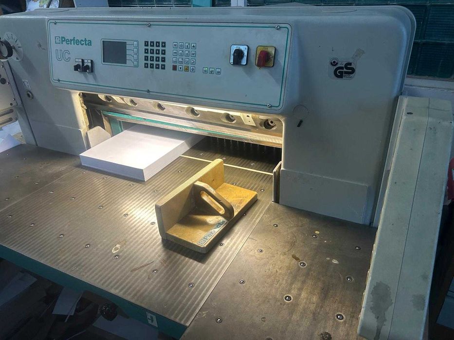 Se vinde ghilotină Perfecta UC – profesională, hidraulică