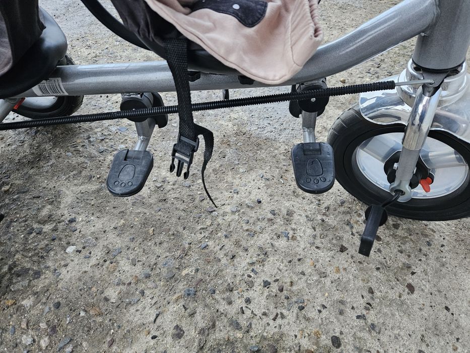 Триколка за близнаци