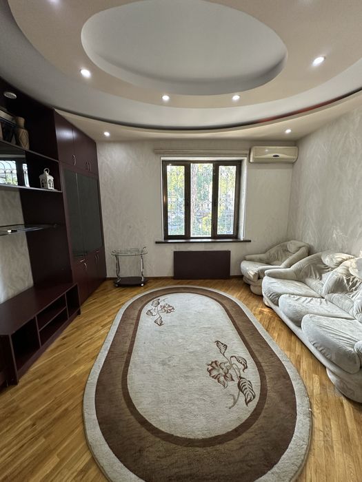 Продается 3ком квартира высокопотолочка в центре 72м2