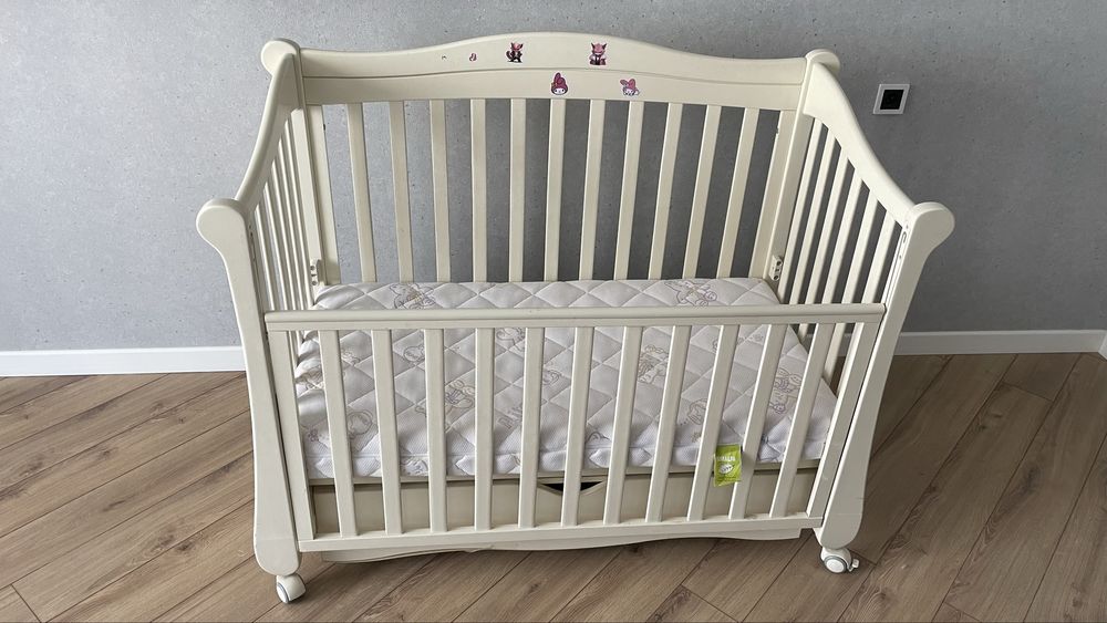 Детская кровать с маятником