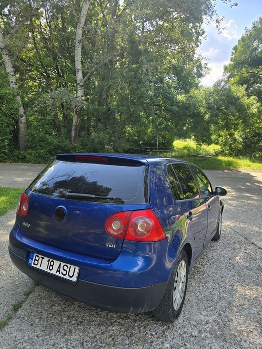 Vând Volkswagen Golf 5 1.9 TDI (105 CP) 
 An 2006