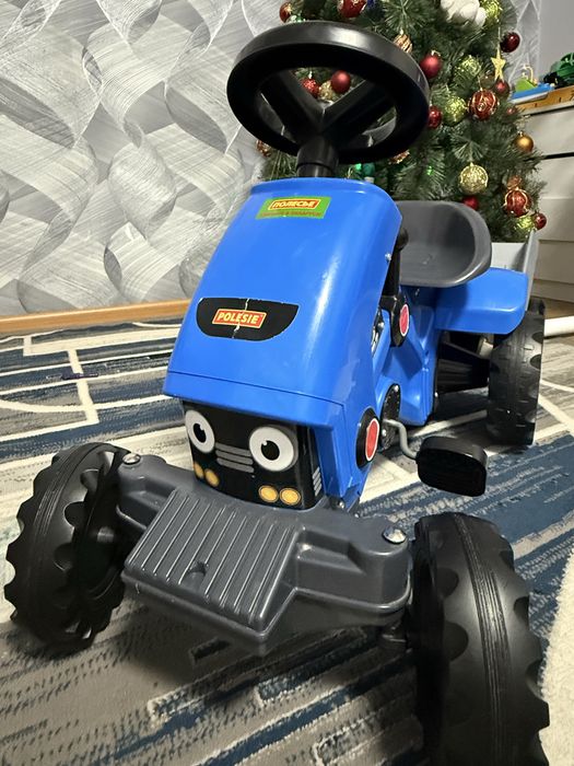 Продам синий трактор детский