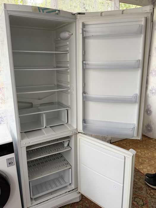 Продам Холодильник с Машинкой