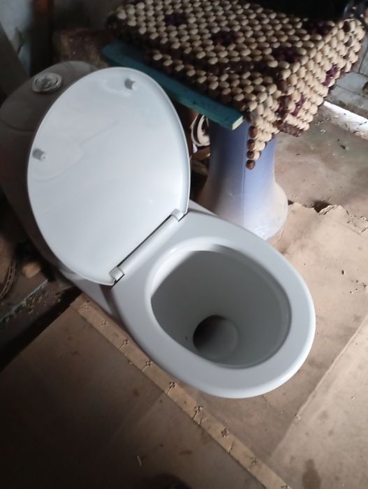 Продам унитаз в хорошем состояний.
