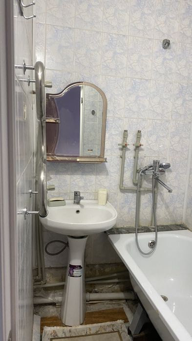 срочно 3 бөлмелі пәтер сатылады.