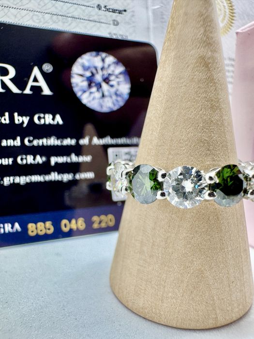 Сребърен пръстен с мойсанит (Диамант) 7 карата