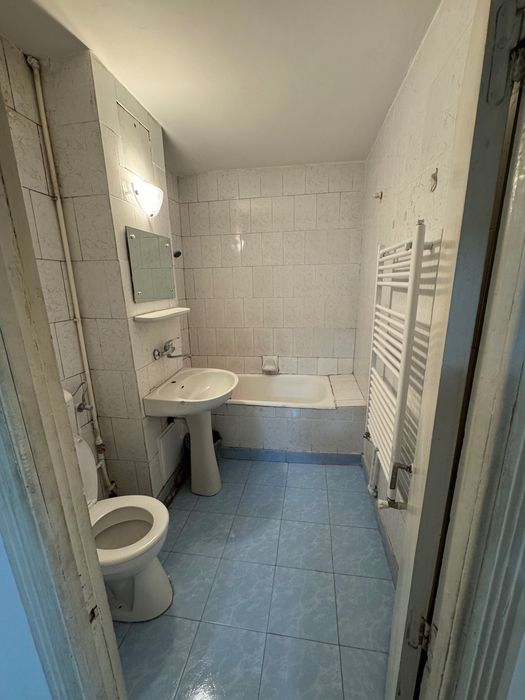 Ofer spre închiriere apartament cu 2 camere in zona 1 Mai, la M-uri