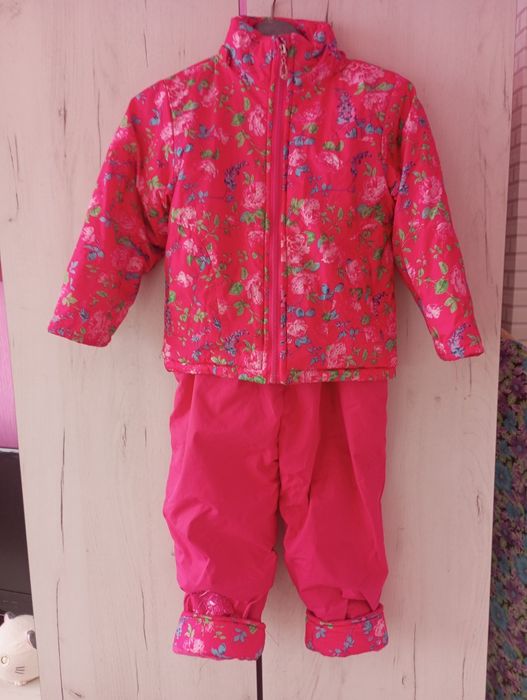 Яке за момиче116 см. и апрески х 10 лв