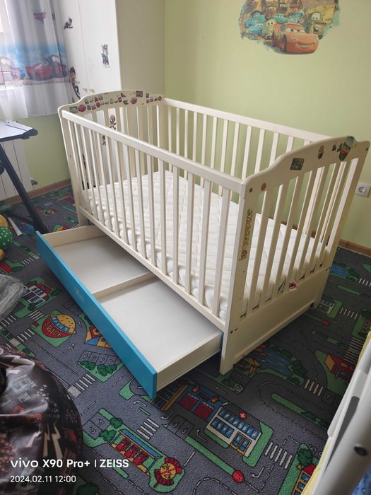 бебешка кошара с чекмедже + матрак