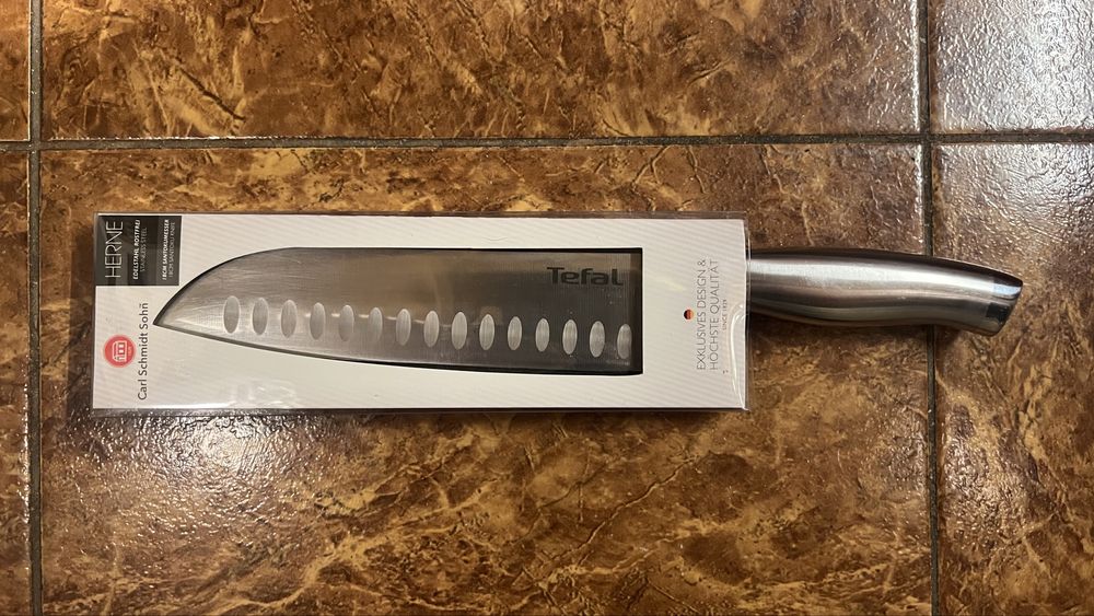 Продавам: Кухненски Нож Tefal Santuko 18см.