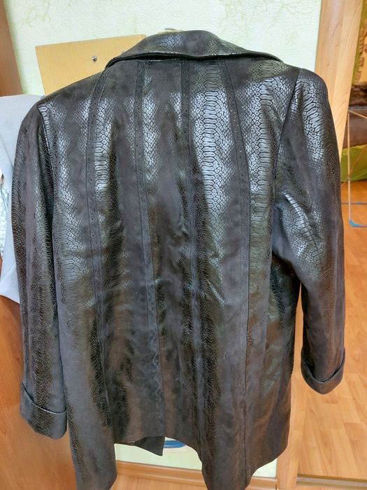 Продам женскую куртку.