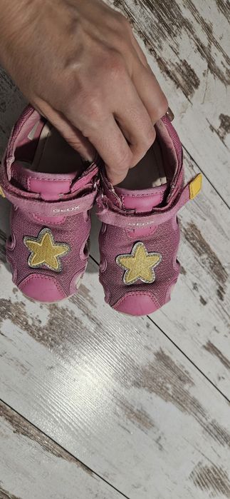 Обувки и сандали за момиче 25 номер