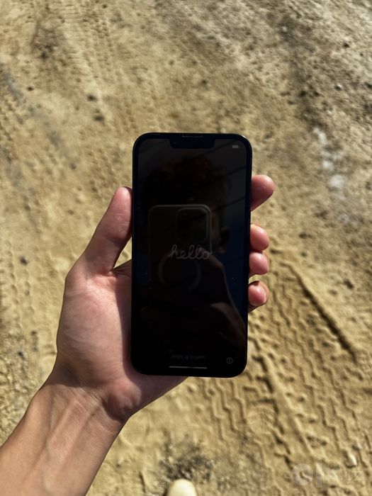 iPhone 13 LLA region