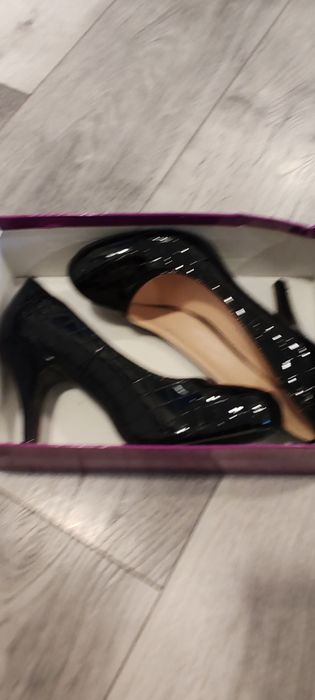 Pantofi damă  lăcuiți