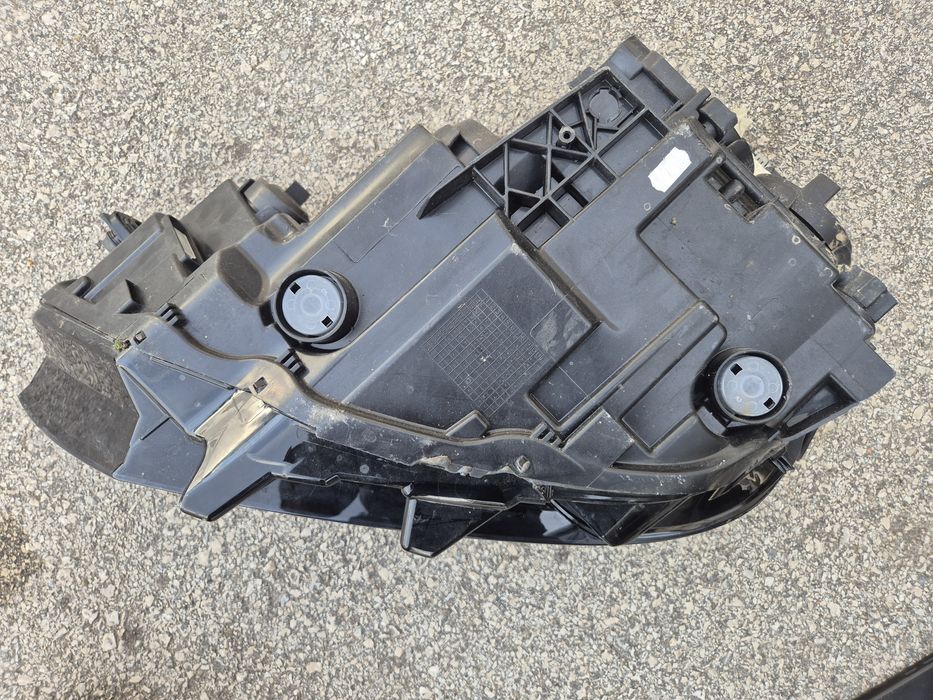 Десен фар Фолксваген Пасат Б8 фарове VW Passat B8