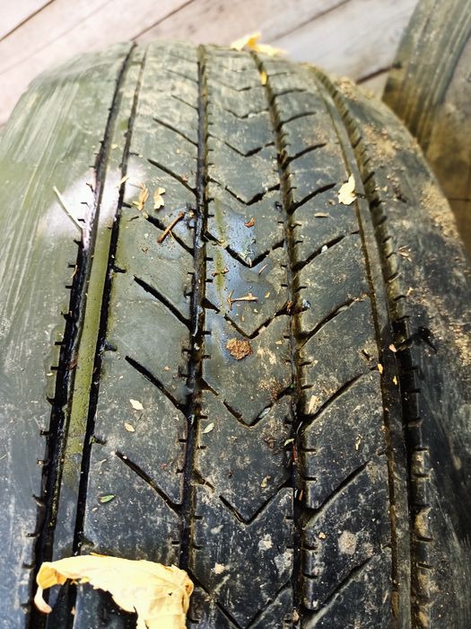 Продам 235/75R17.5