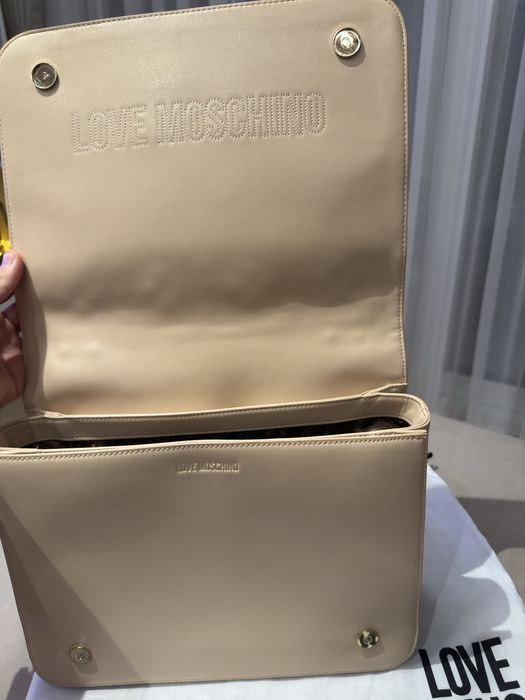 Кожена чанта на марката Love Moschino.