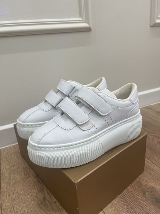 Кроссовки женские