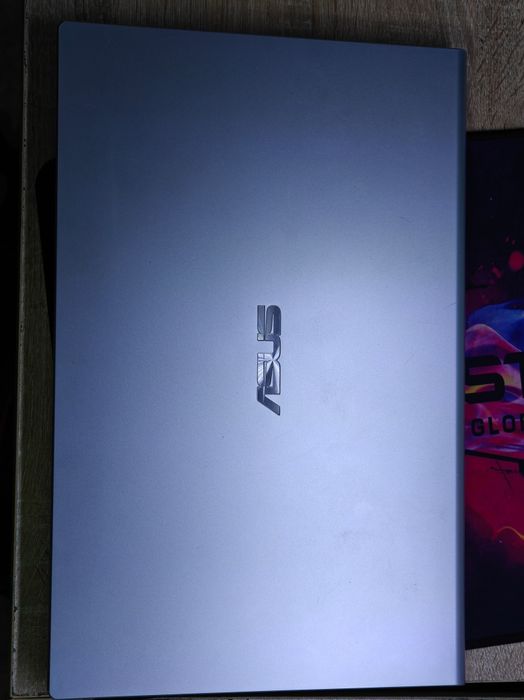Ноутубк asus i3/8gb/ssd