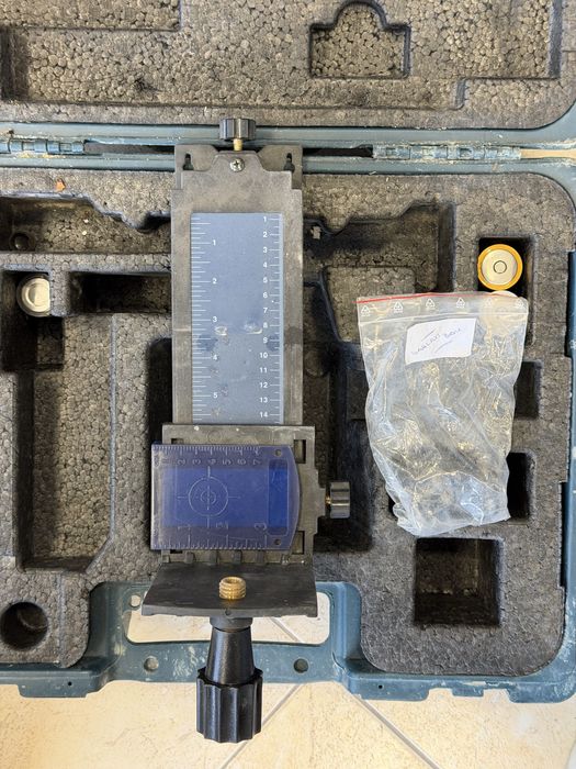 Продавам ротационен лазер Bosch GRL 300 HVG