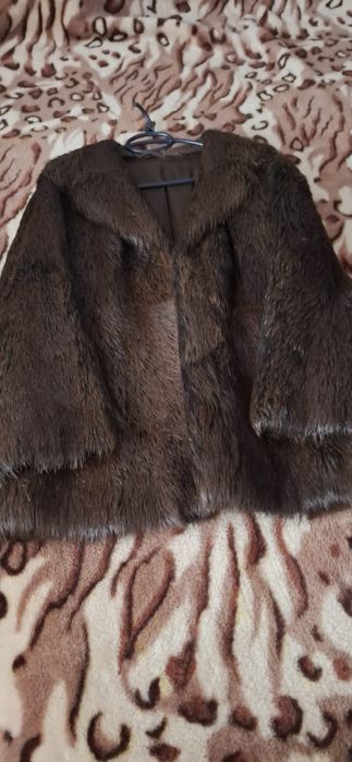 vând haine din blana și piele