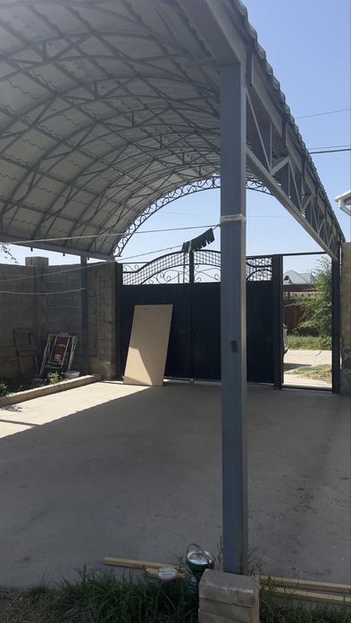 Участок со зданием