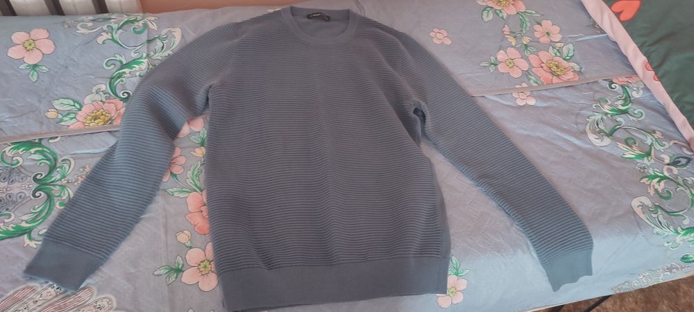 Кофты новые продам
