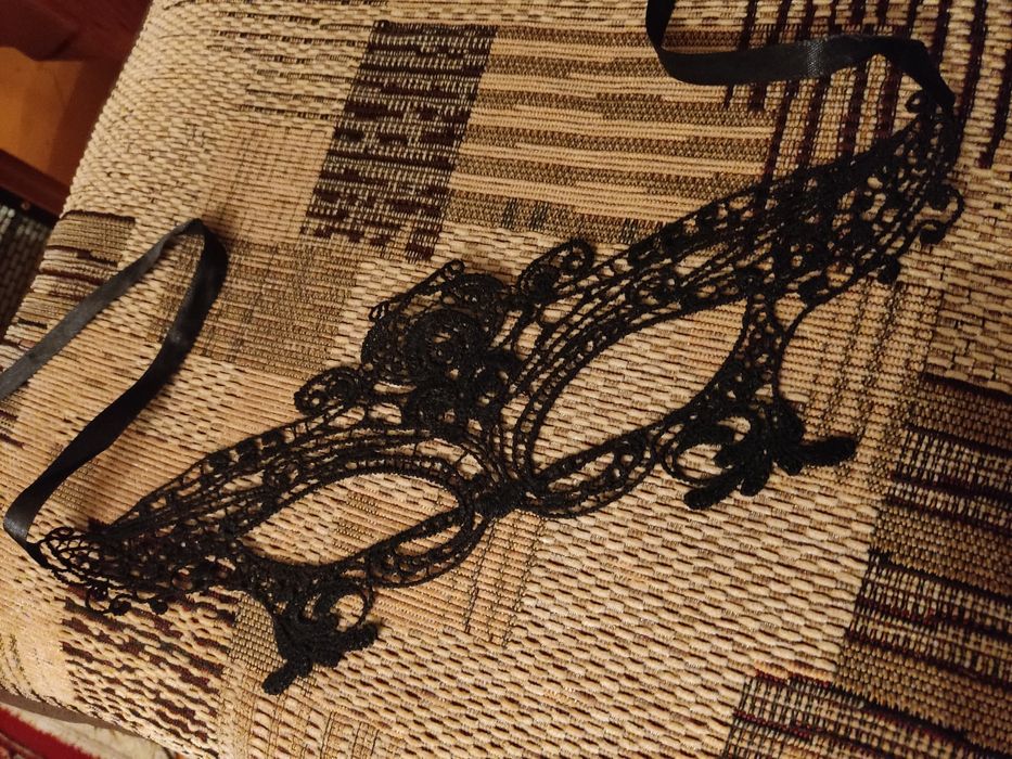 Карнавальная маска и перчатки для праздника