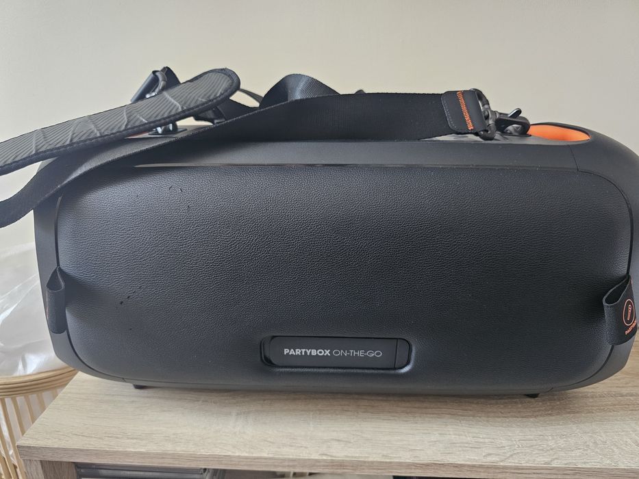 JBL partybox  on the go