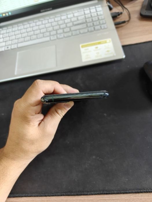 iPhone 11 Pro Max Green 256 GB ideal.