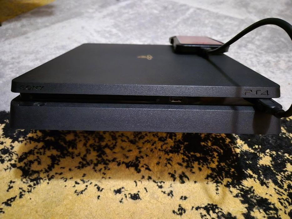 PS4 Slim Modat Chip si DVD + HDD 1.6TB + GoldHEN + 2 Manete + Stand Racire